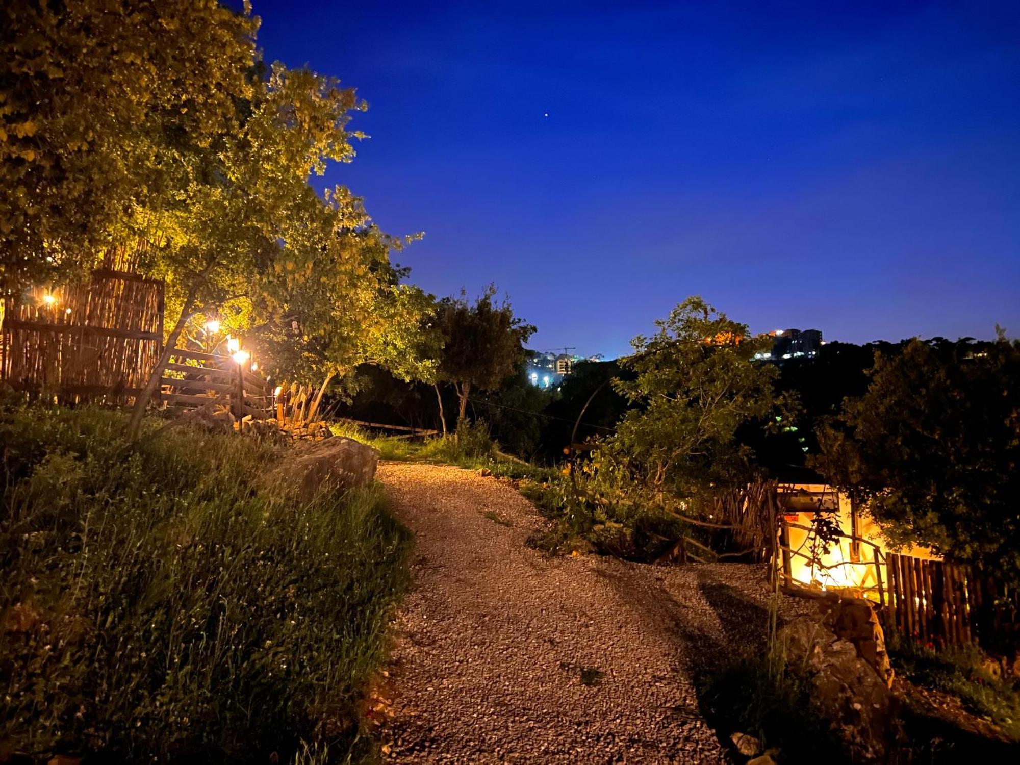 Koala Hut - Luxurious Treehouse With Outdoor Hot Tub Bed & Breakfast Abu Mizan Exterior photo